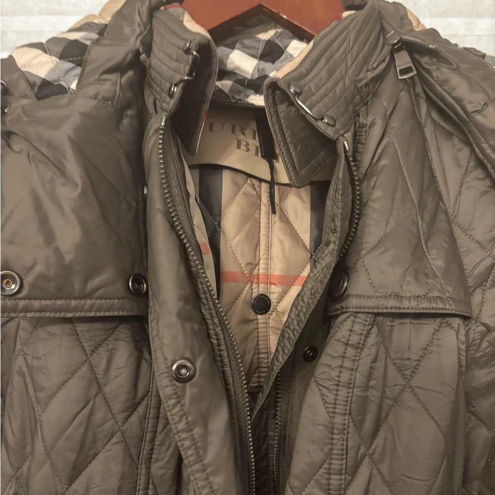 Burberry Brit Finsbridge Diamond Quilted Jacket in Olive Green size small - Picture 3 of 9